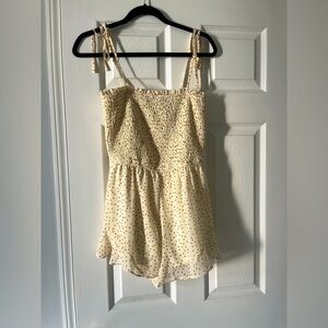 Super cute polka dot romper | size med